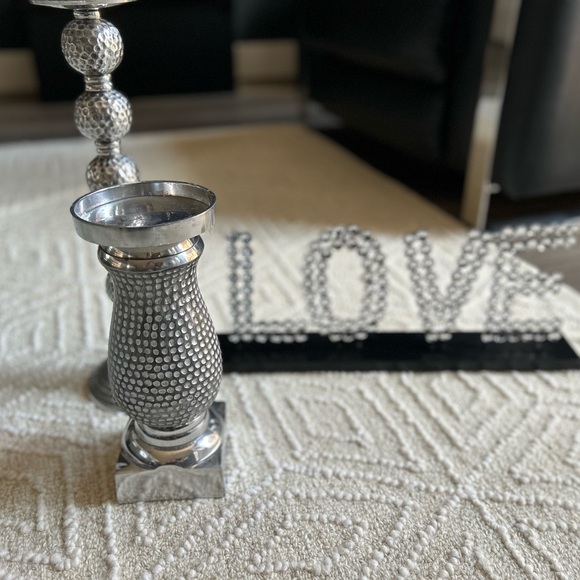 Two silver metal candle holders and one beaded lOVE sign - Picture 5 of 7
